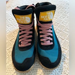 The North Face boots Women's Back-To-Berkeley IV Textile Waterproof size 8.5 NEW